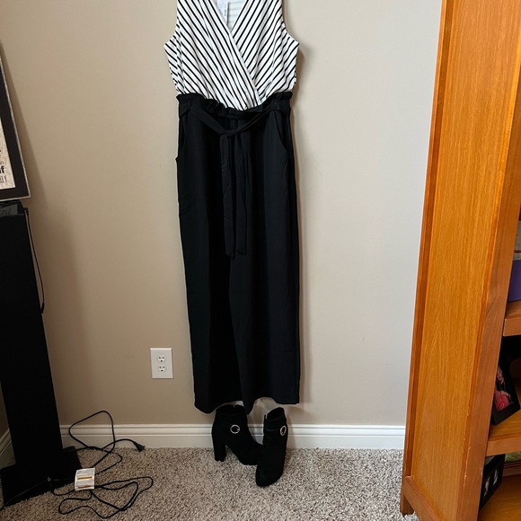 NWT- Adorable Striped Sleeveless Jumpsuit - Picture 5 of 5